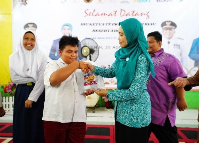Taja Jelajah Anak Riau 2025, Henny Sasmita Wahid Anjangsana ke SLBN Pembina Pekanbaru