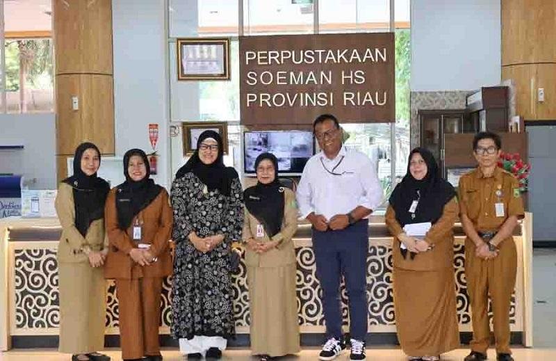 Perkuat Literasi dan Kearifan Lokal, PHR Serahkan Buku Melayu Lestari ke Perpustakaan Soeman HS