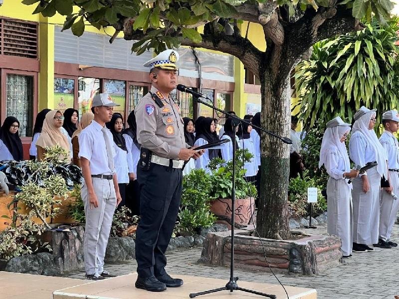 Hari Lalu Lintas, Polda Riau Gelar Program Police Goes to School dan Green Policing untuk Pelajar