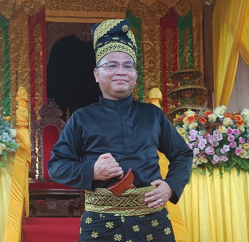 Bergelar Datuk Paduko Junjungan Alam, Prof Junaidi Terima Anugerah Gelar Kehormatan Adat Kerajaan Rokan