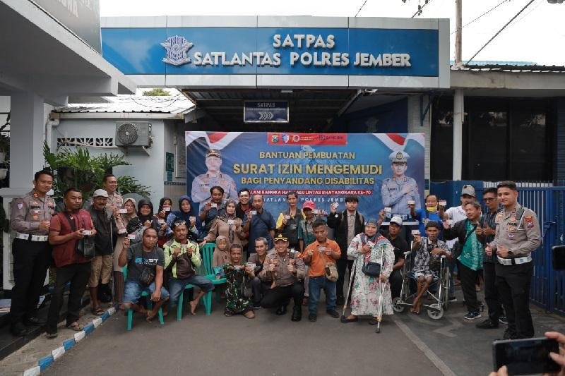 Penyandang Disabilitas Diberikan SIM Gratis oleh Satlantas Polres Jember