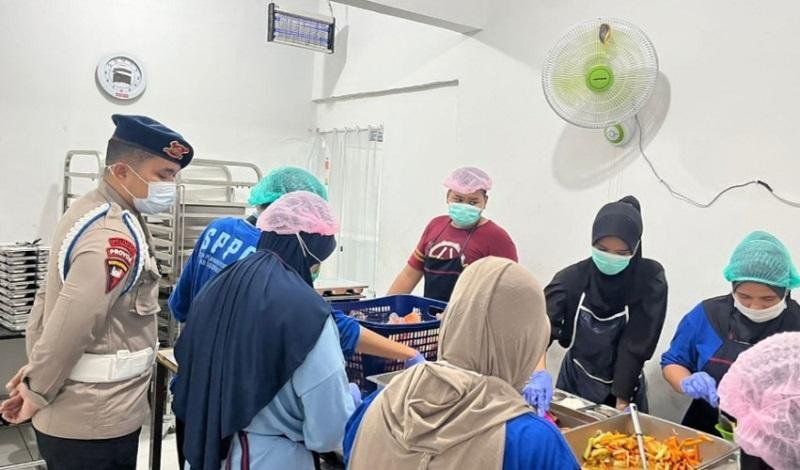 Menu Makan Bergizi Gratis Diawasi Ketat Ahli Gizi Brimob Polda Riau