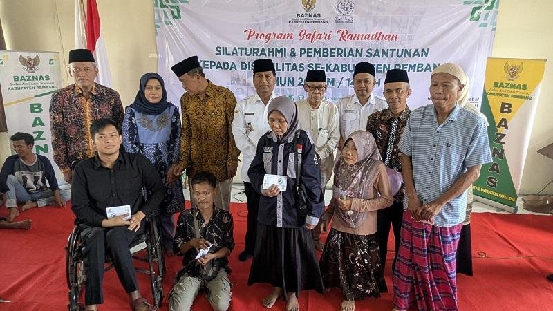 121 Penyandang Disabilitas Terima Bantuan Tunai Bupati Rembang