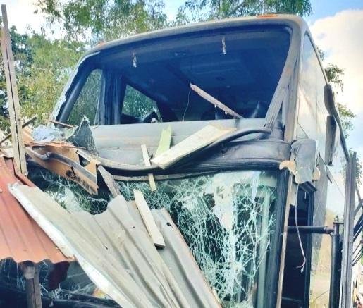 Kecelakaan Bus vs Mobil di Sekitar SMKN 5 Pekanbaru, Satu Anak Perempuan Meninggal Dunia