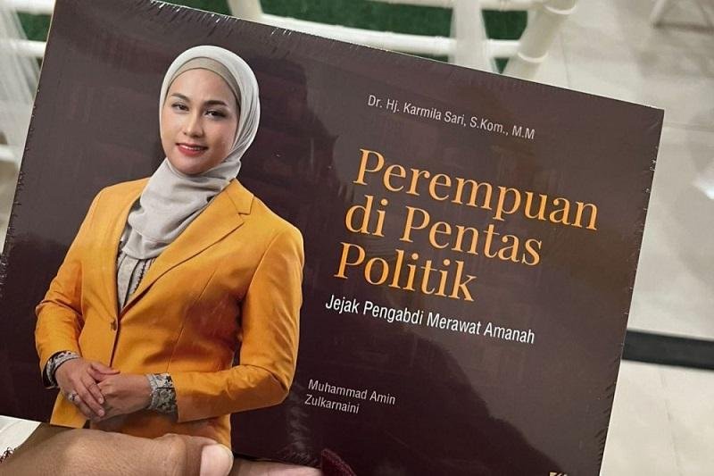 Di LAM Riau, Anggota Komisi Pendidikan DPR-RI Karmila Sari Luncurkan Buku Perjuangan Perempuan