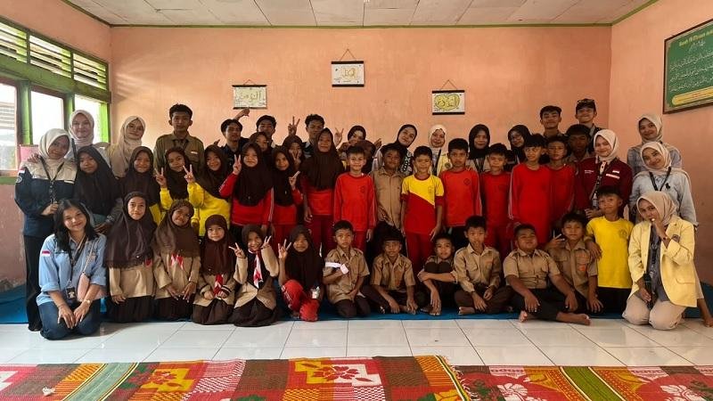 Tanamkan Pola Hidup Bersih dan Sehat, Mahasiswa KKN UNP Edukasi Siswa Dua SD Negeri di Desa Kampung Baru