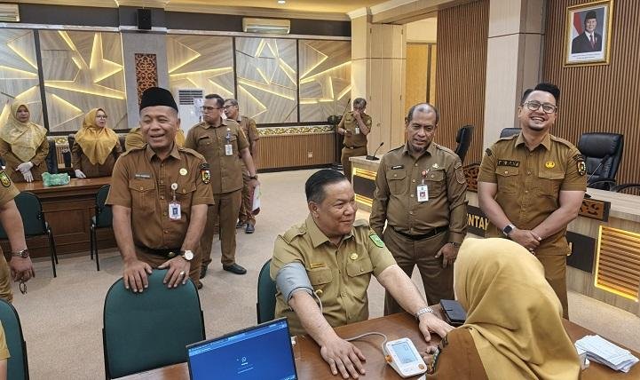 Ikut Cek Kesehatan Gratis, Warga Riau Diminta Plt Gubri Deteksi Penyakit Sejak Dini
