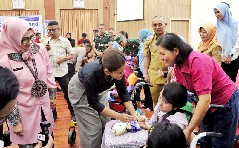 Momen Hari Anak Nasional 2026 di Sumut, 62 Penyandang Disabilitas Terima Kursi Roda
