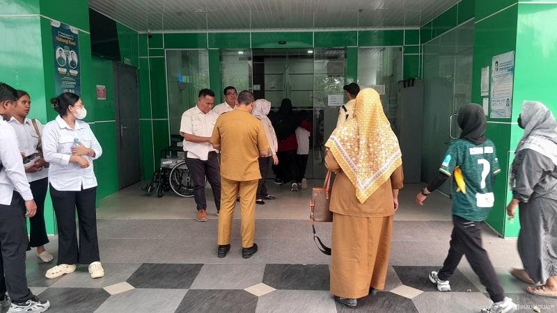 Belasan Siswa SD di Kampar Dilarikan ke Rumah Sakit Usai Konsumsi MBG