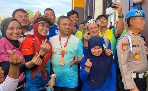 Momen Haru, Gubernur Riau Abdul Wahid dan Istri Temui Penyandang Disabilitas