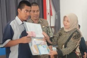 Delapan Peyandang Disabilitas Terima Bantuan Usaha Produktif dari Sentra Terpadu Kartini