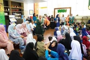 Dongeng Merpati dan Semut Warnai Keceriaan Anak Disabilitas Riau