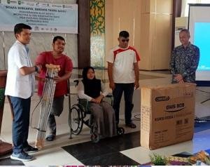 Perkuat Dukungan Disabilitas, Dinas Sosial Riau Serahkan Alat Bantu dan Periksa Kesehatan Gratis