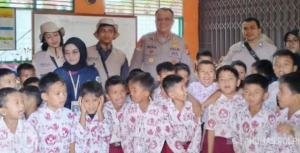 Anak-anak Sekolah di Agam Sumbar Kembali Ceria Lewat Trauma Healing Polda Riau