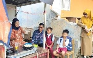 Sukses Jualan Siomay, Kisah Jusman Disabilitas Bangkit untuk Mandiri