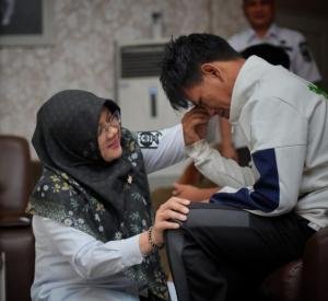 Mengharukan, Bupati Siak Afni Lepas 5 Pemuda Disabilitas Asal Siak Ikuti Pelatihan Vokasional di Bogor