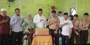 Dihadiri Wabup Inhu, KWQ Salurkan Wakaf Al-Qur’an Untuk Siswa SMAN 1 Rengat