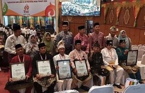 Hargai Perjuangan, Berikut 10 Tokoh Riau yang Mendapatkan Penghargaan di Paripurna Hari Jadi ke-69 Riau