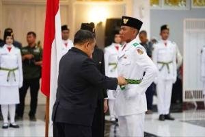Bacakan Ikrar Putra Indonesia, Plt Gubri SF Hariyanto Kukuhkan Paskibraka 2026
